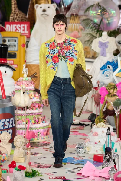 Look 18